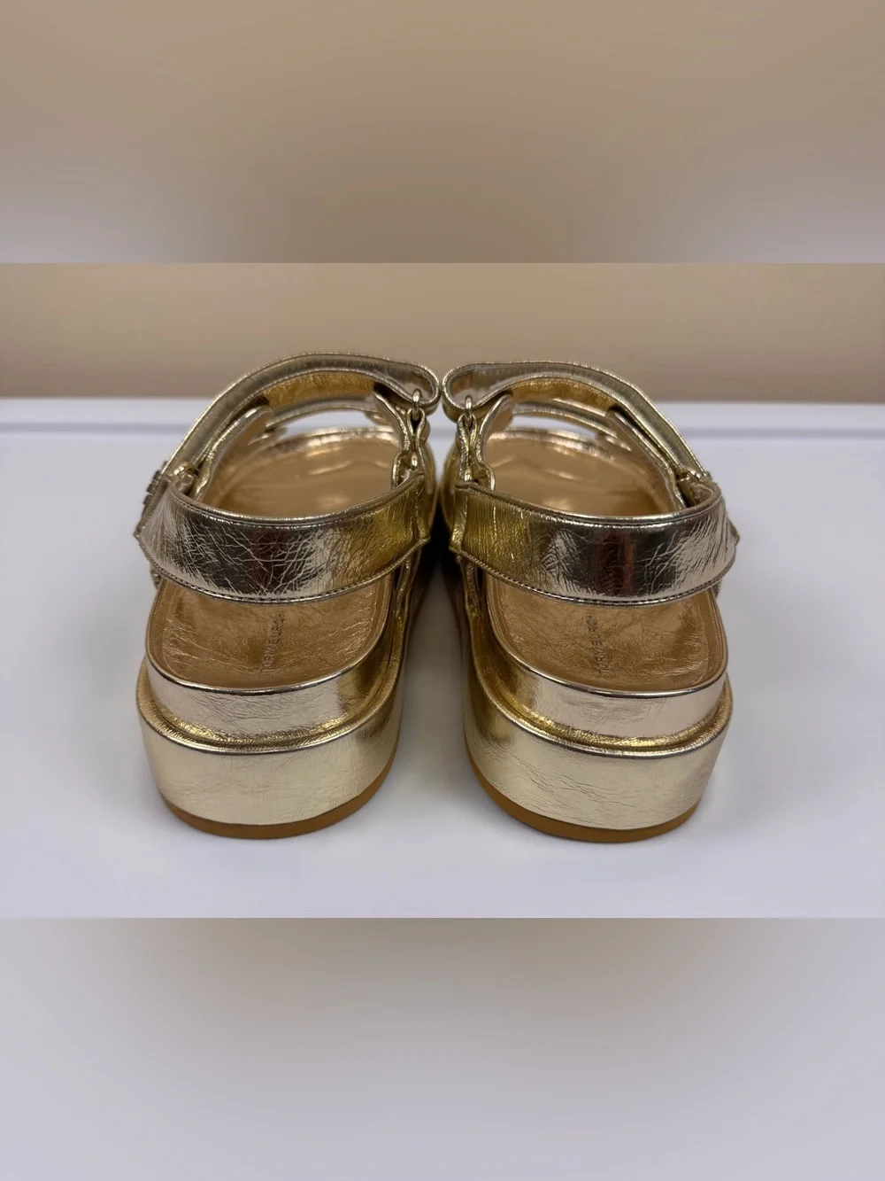 Tory Burch includes box